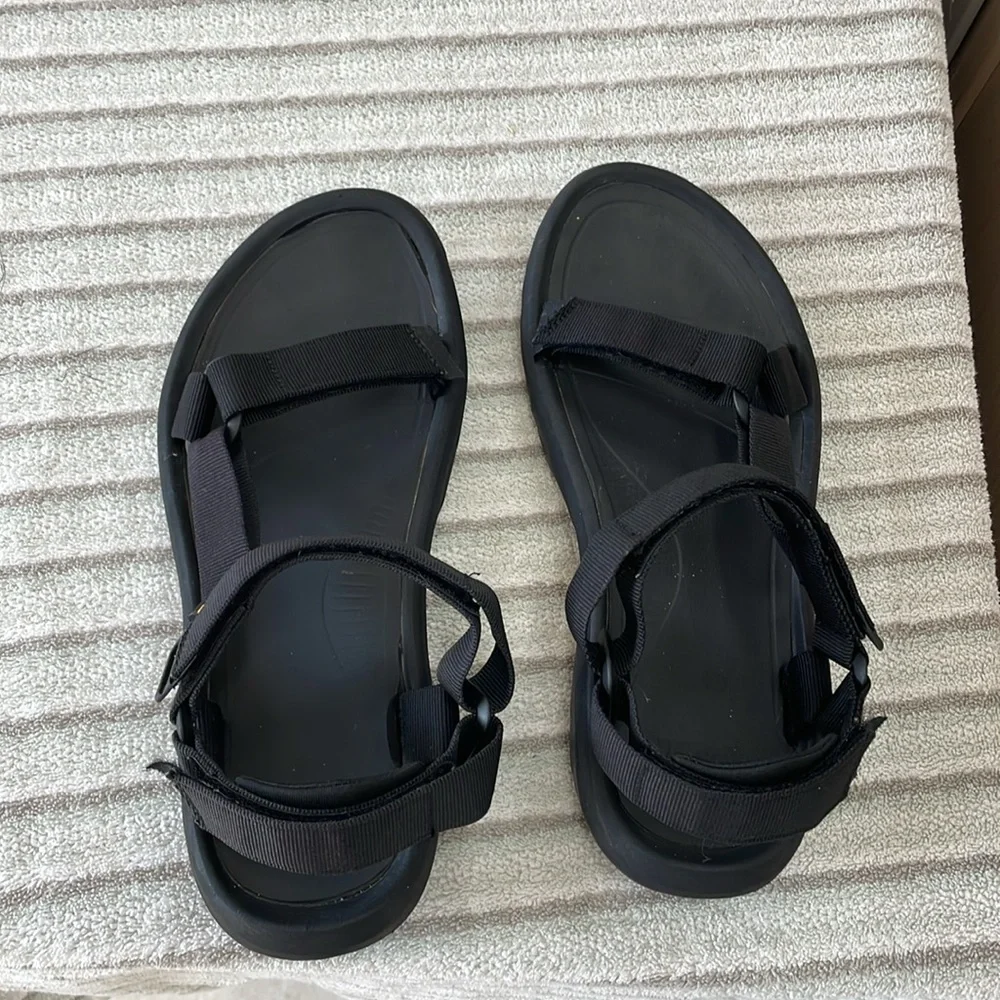 Men’s Black Hurricane Teva sandals size 11